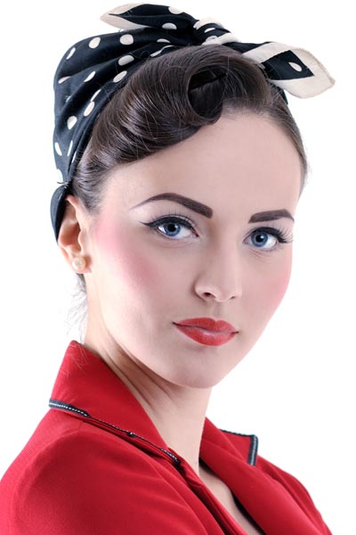 Vintage-inspired bandana hairstyles are a hot look for summer!